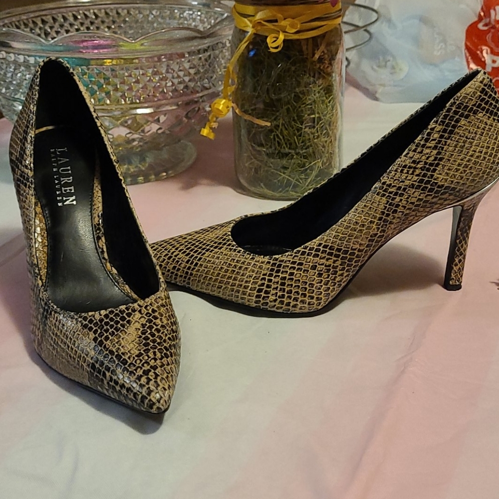 Womans pumps